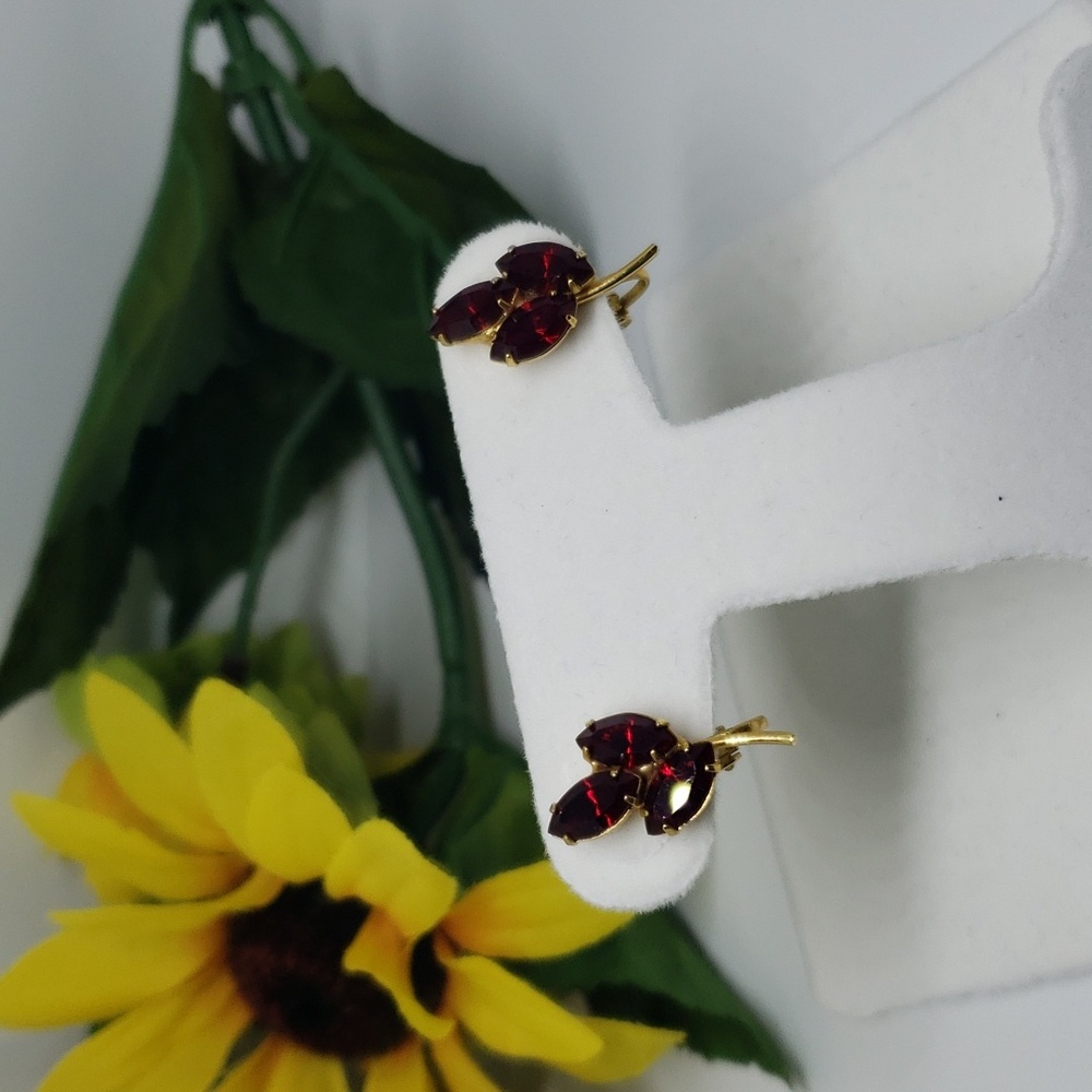 Vintage red rhinestone and gold tone clip earrings